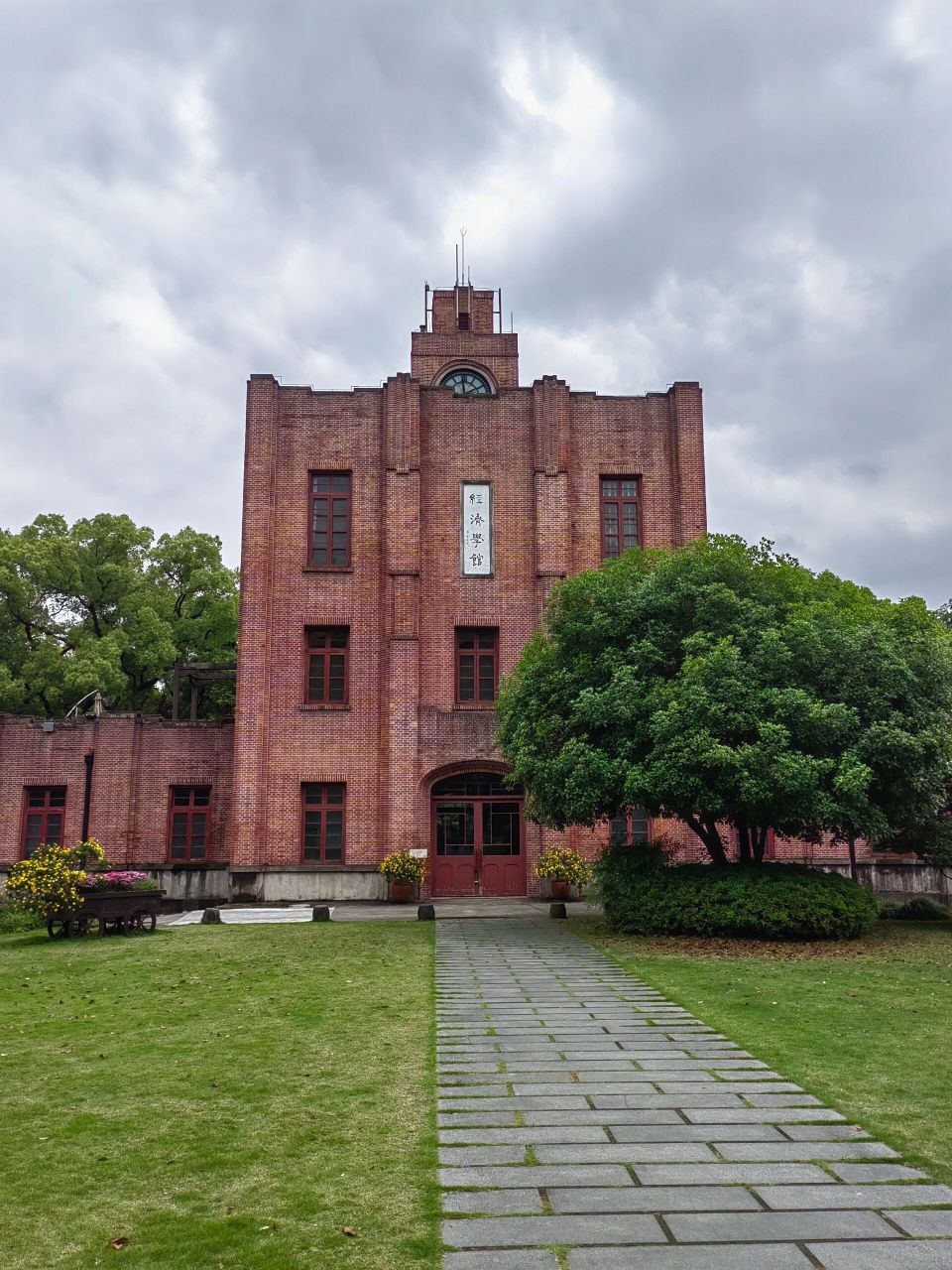 91浙江大学最美校区一点也不夸张 93坐落钱塘江边的杭州最美大学