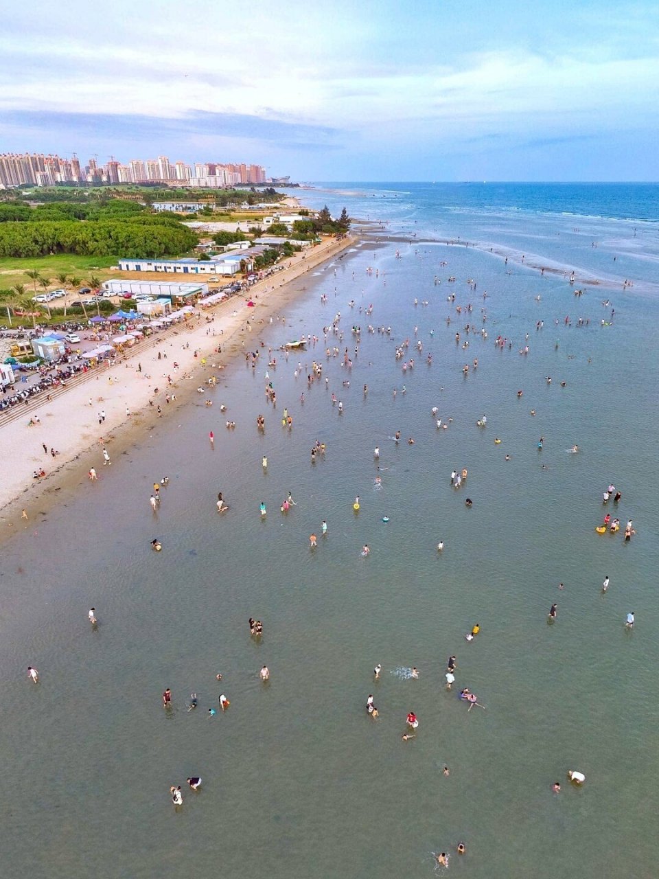 北海大墩海海滩 这个海滩相信很多人都有来过,这里非常适合在海边看海