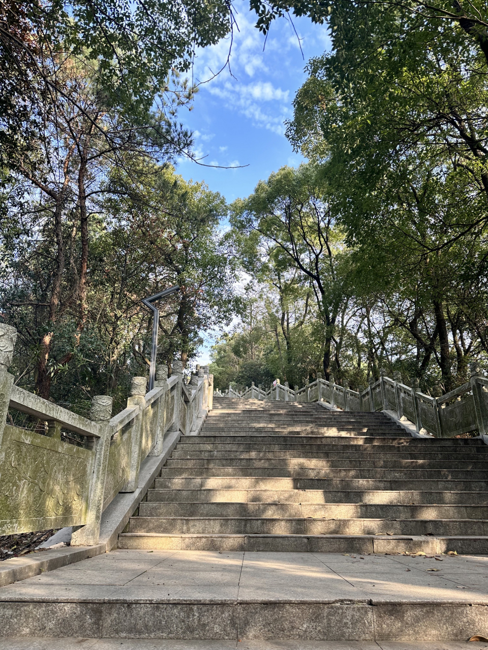 冬天也适合爬的山 这两天趁着天气好去爬山了 会