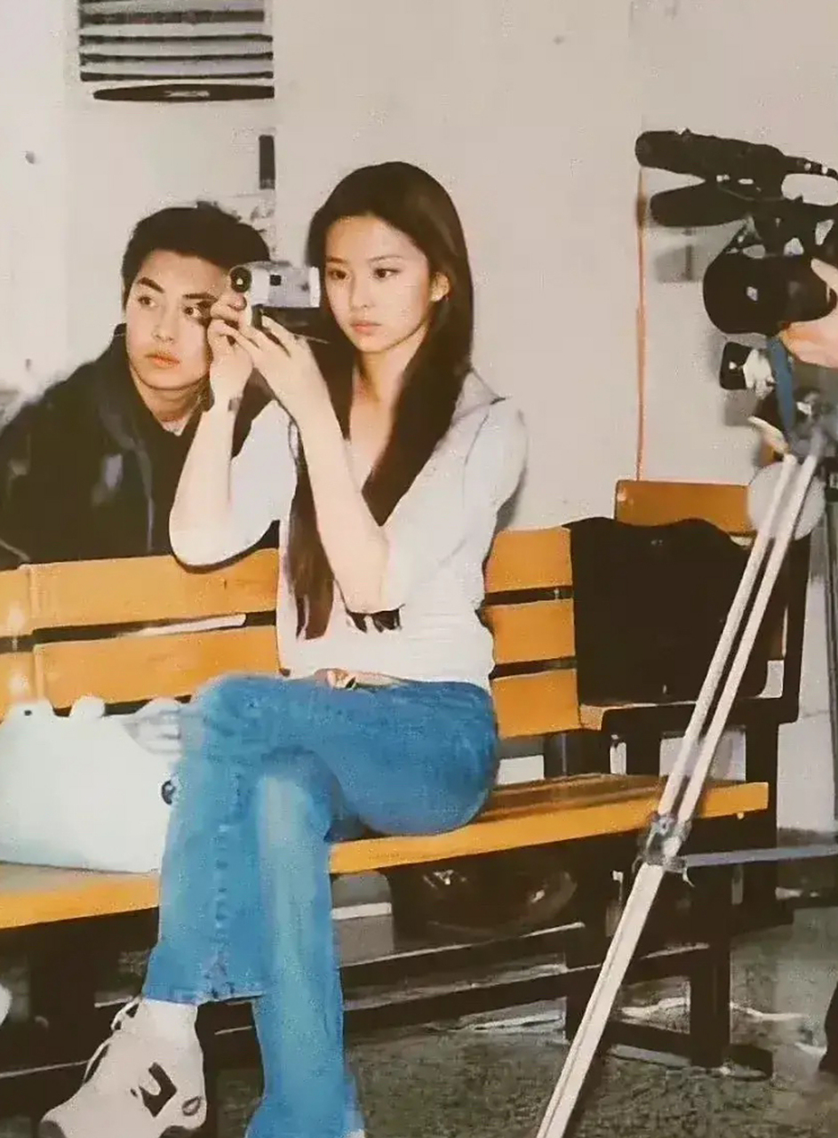 刘亦菲和朱亚文早年同框照曝光!