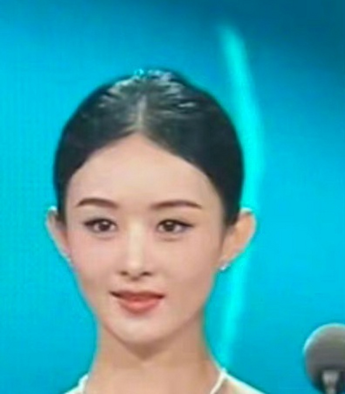 一直都知道雷佳音头大,跟头小的赵丽颖比起来,就更大了