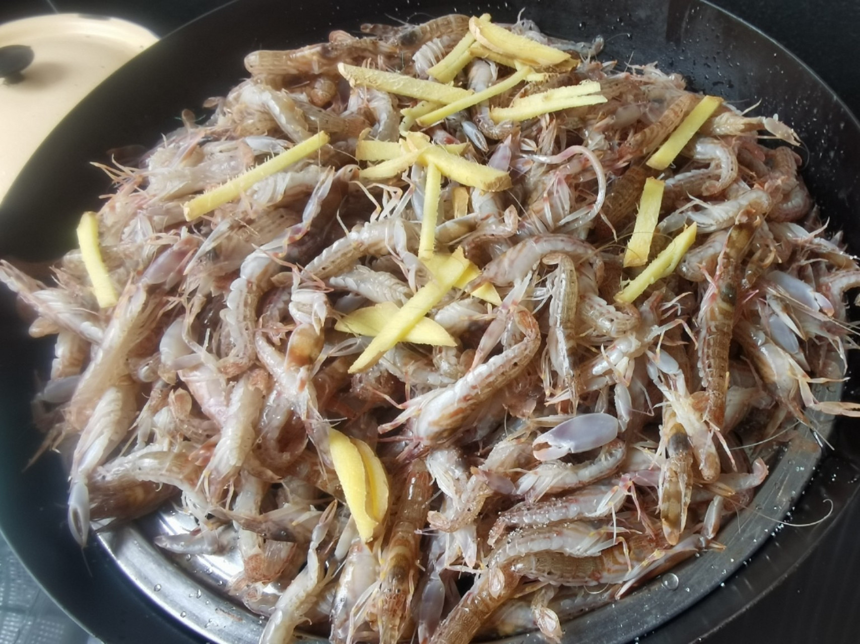 我最爱吃的虾之一:狗虾 台州人叫它拉嘘虾(撒尿虾),味道鲜美,肉质鲜嫩