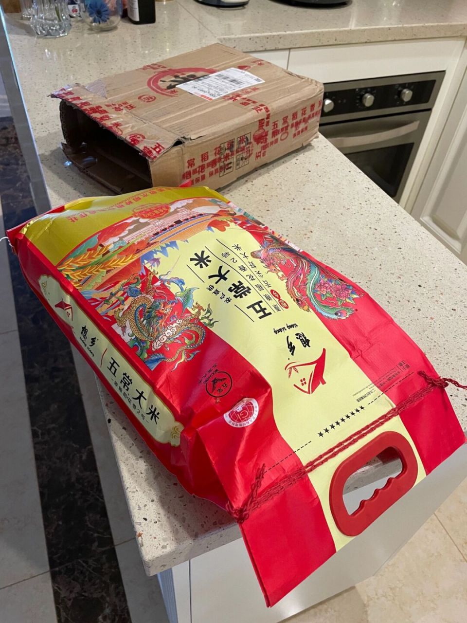 今天又回购的五常大米到货啦 就是这个米,隔着袋子都能闻到米香味
