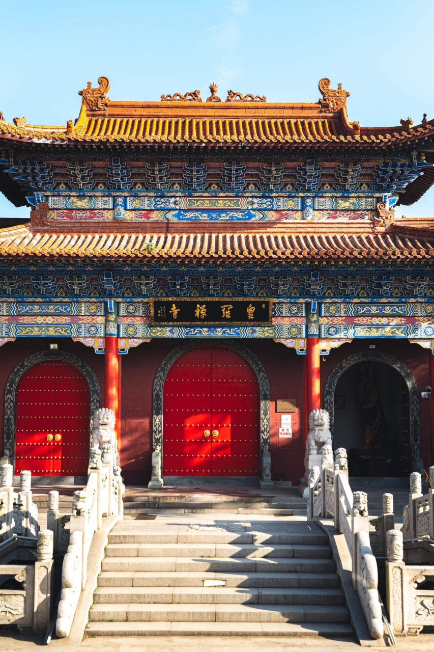 构图都是人入镜 寺庙比较偏远,带个模特更佳 #苏州# #苏州皇罗禅寺