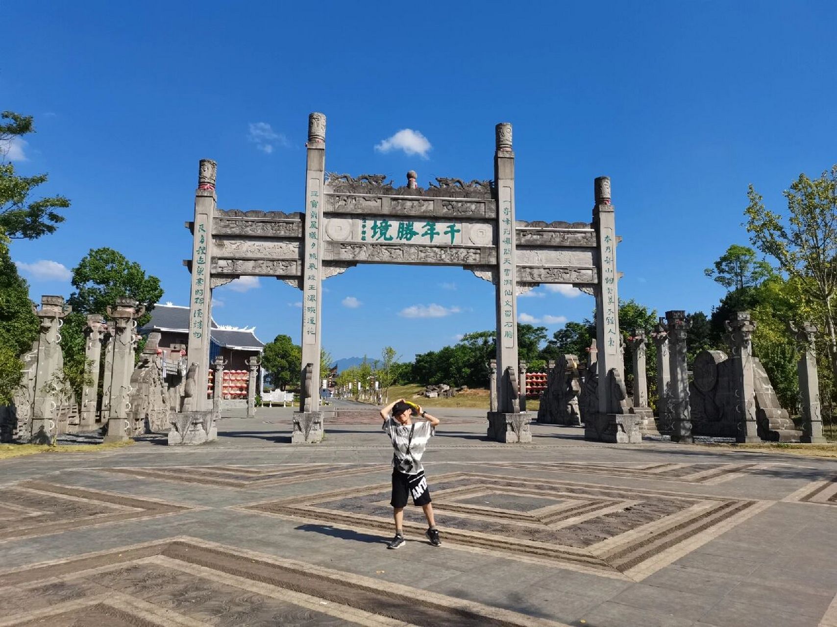 飞山-苗乡侗寨 飞山——苗乡侗寨 地址:怀化市 靖州苗族侗族自治县