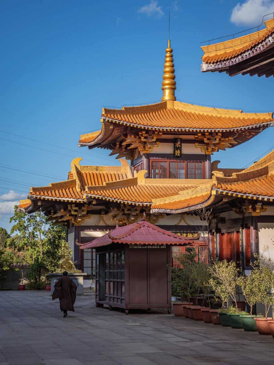 94昆明佛照寺,有点大唐的感觉93 94昆明城北依山而建的佛照寺