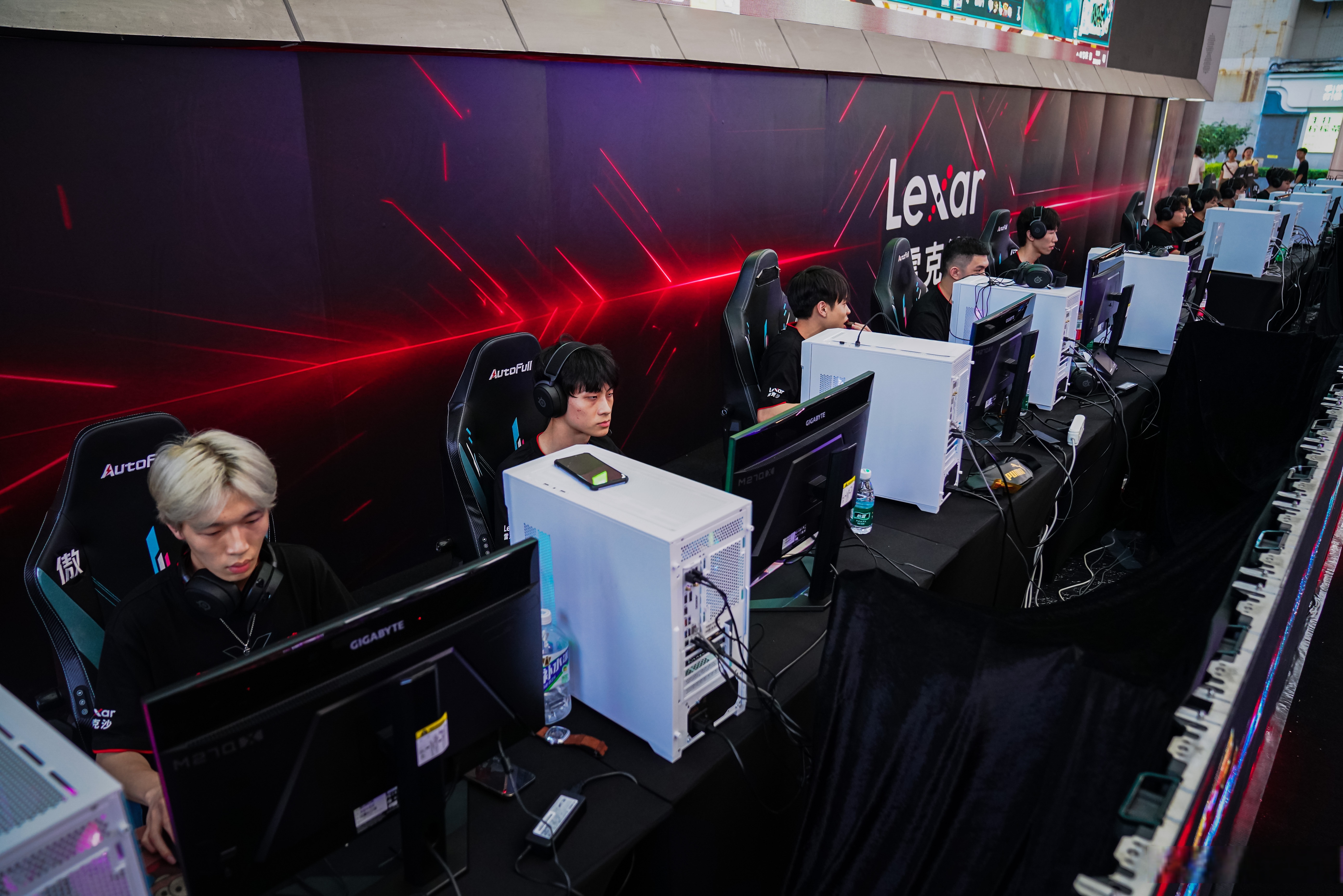 超神必备雷克沙# 雷克沙高校电竞挑战赛正在广州大学进行中,两支饺腚