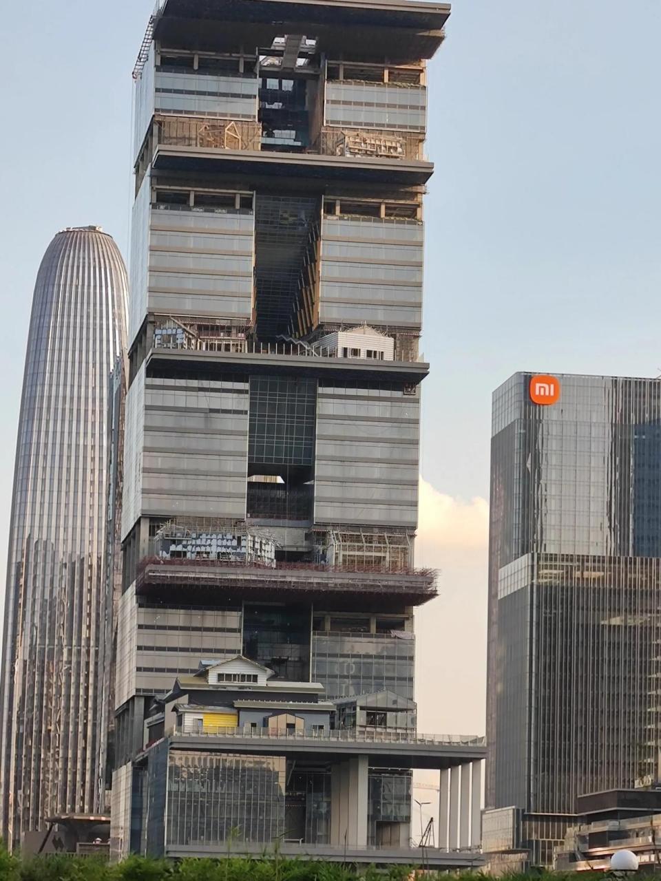 上面建了各种各样的房子,老板很任性