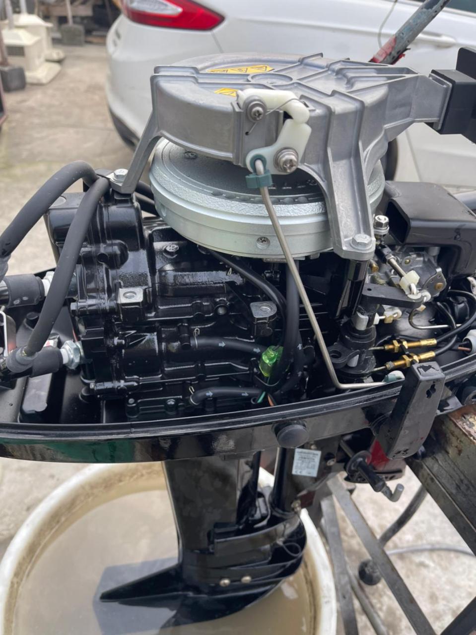 买了几个月的准新机,水星9.9马力船外机,带原装油箱!使用几次的机器!