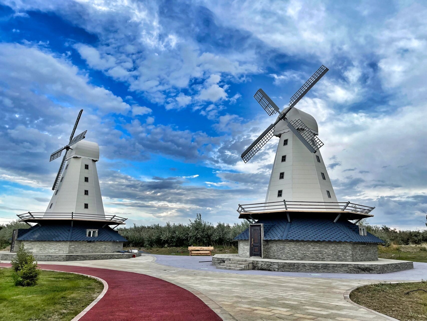 美篇五:俄罗斯风情小镇-布尔津 d11:傍晚的布尔津依然阳光灿烂,赶在