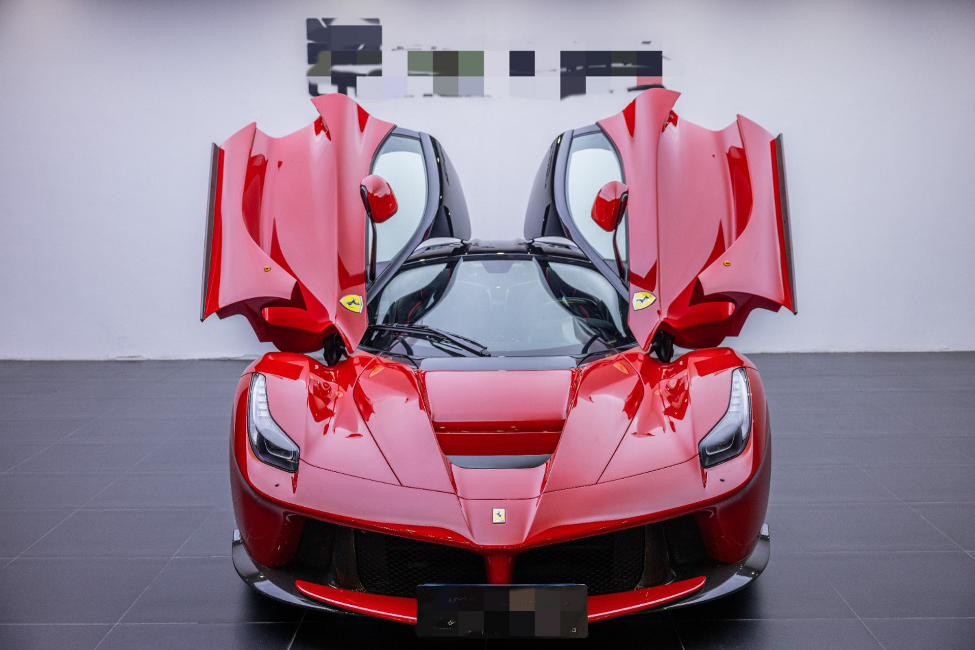 法拉利拉法 售价:3088万元 上牌日期:2015年7月 车辆车型:跑车 车辆产