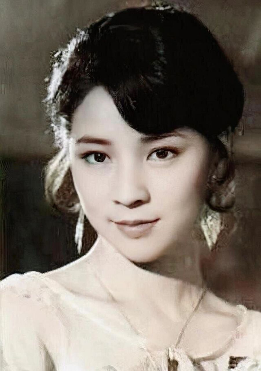 为什么独独肯娶她,他又不傻,林凤娇的美不是完全靠脸,她是仪态端庄的