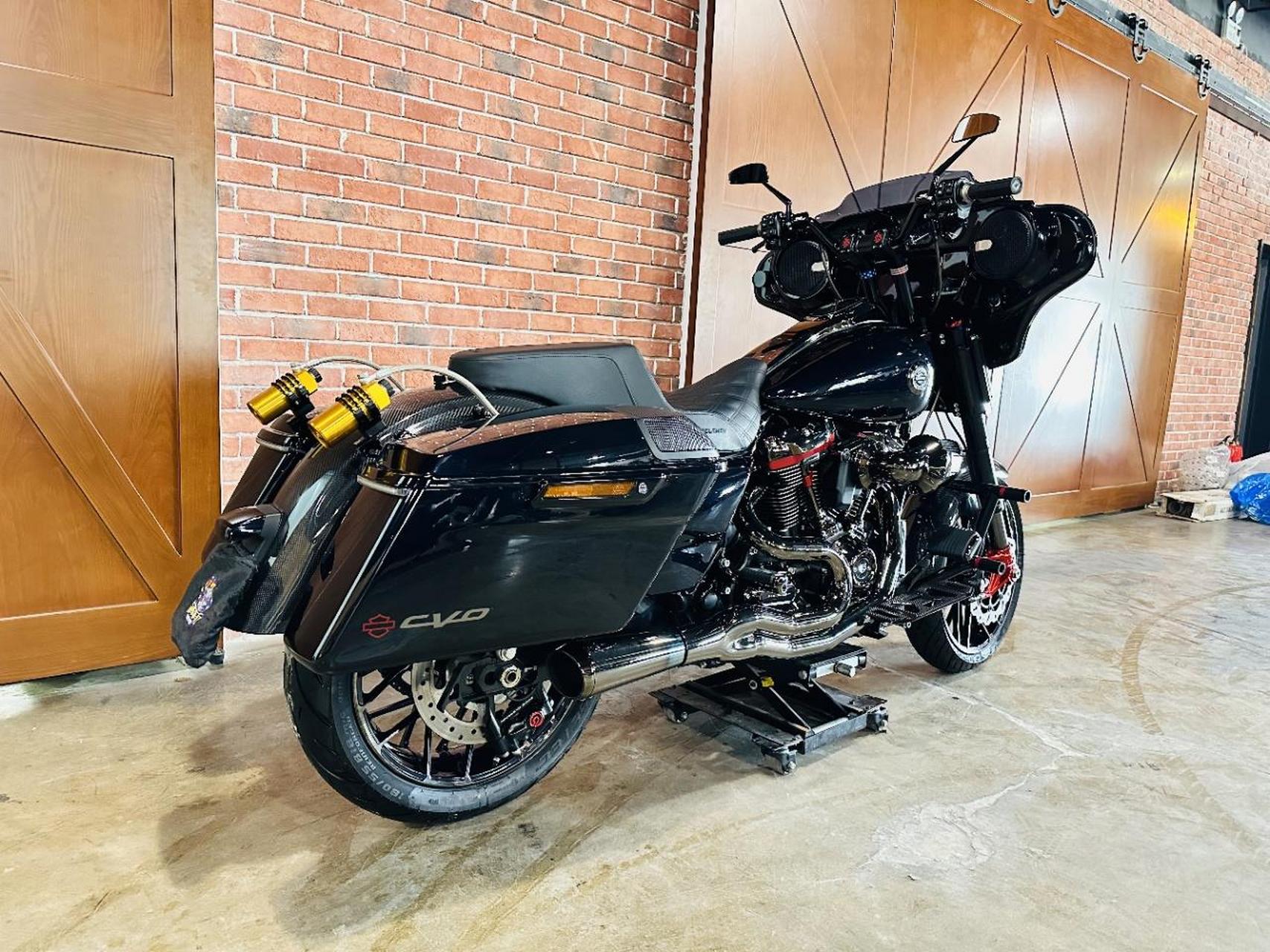 【车辆名称】h-d 哈雷 大道滑翔cvo 冰封蓝 【基础信息】2022年 800