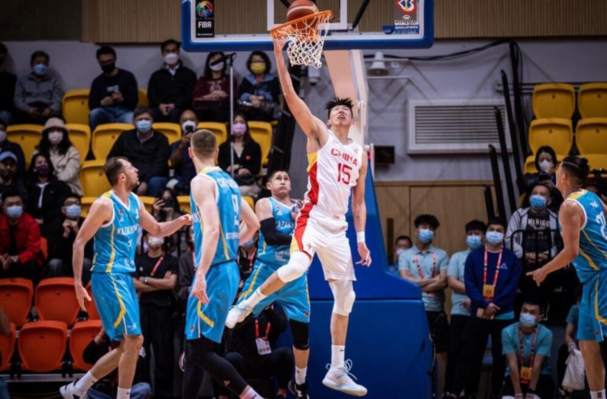 去nba的问题上,其实nba现在不适合传统中锋,看周琦的顺位都是第二轮13