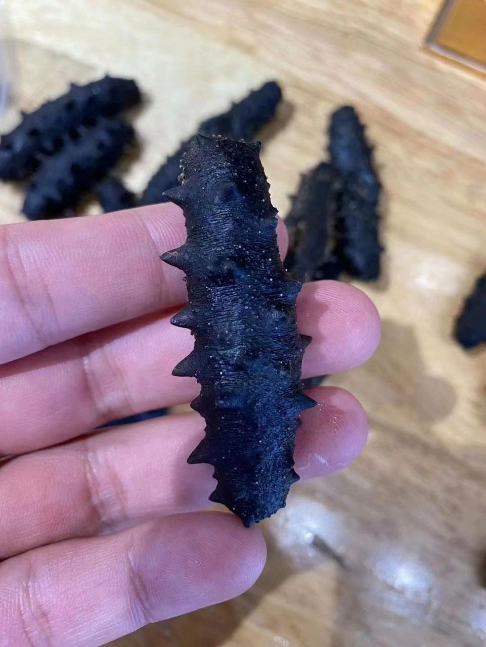 教你快速鉴别糖干海参 什么是糖干海参?糖干海参是在加工干海参过程中