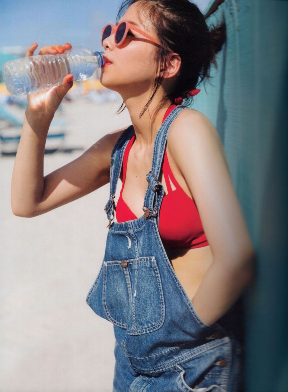 欅坂46 渡边理佐1st写真集 「無口」