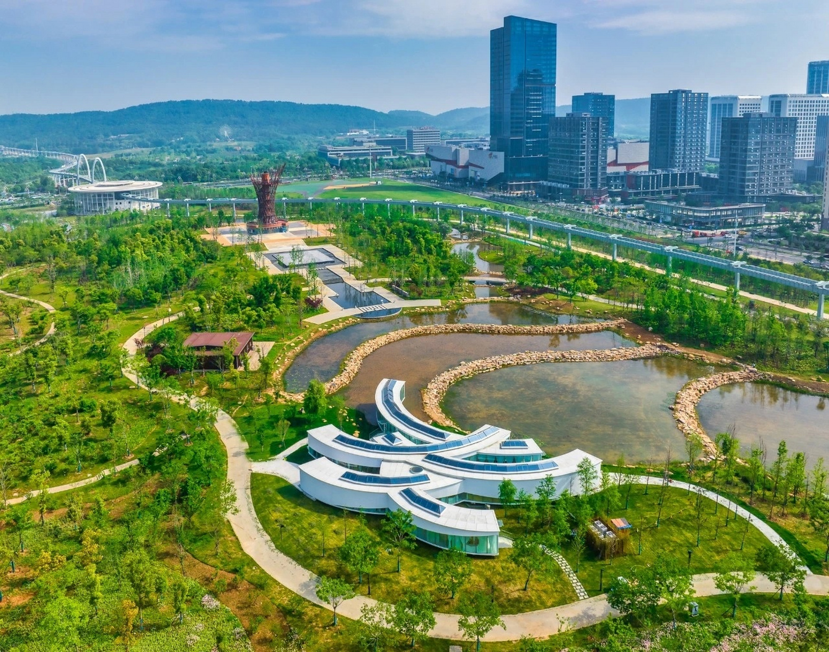 光谷中央生态大走廊城市书房正式对外开放  7月21日,光谷书房·中央