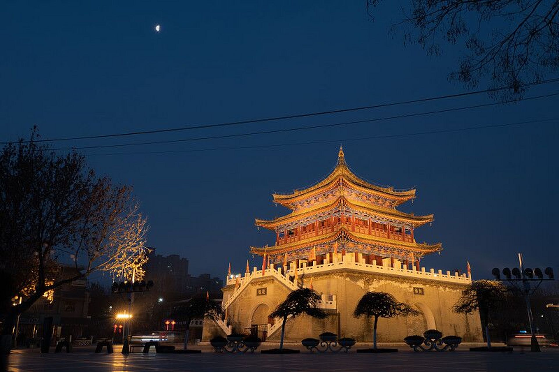 户县钟楼78:不仅是建筑,更是历史的见证 户县中楼无疑是戸县人民