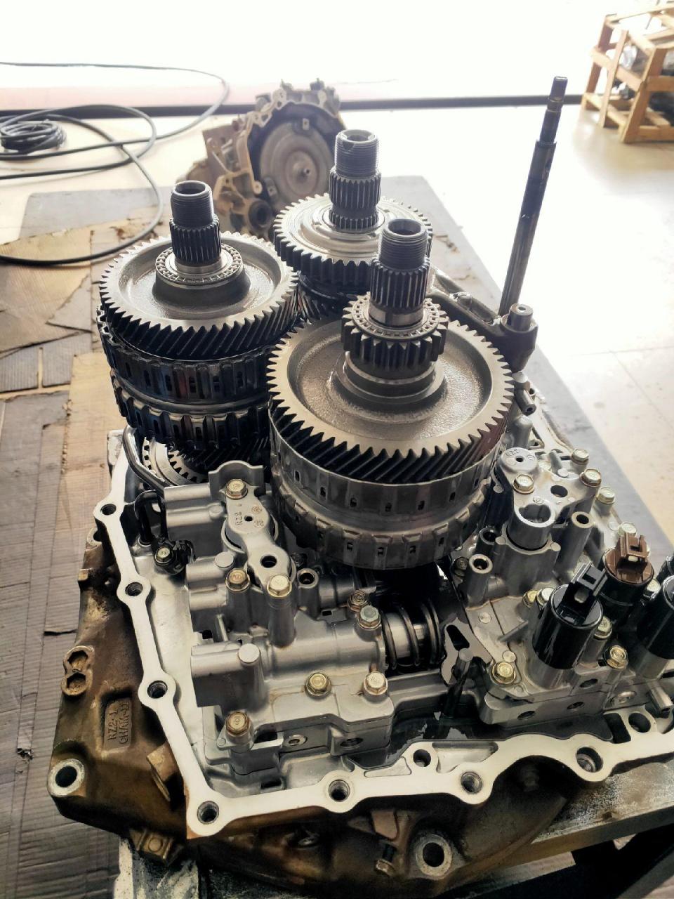 本田最美5at机械自动变速箱油三根平衡轴组成5个前进挡一个倒挡  在at