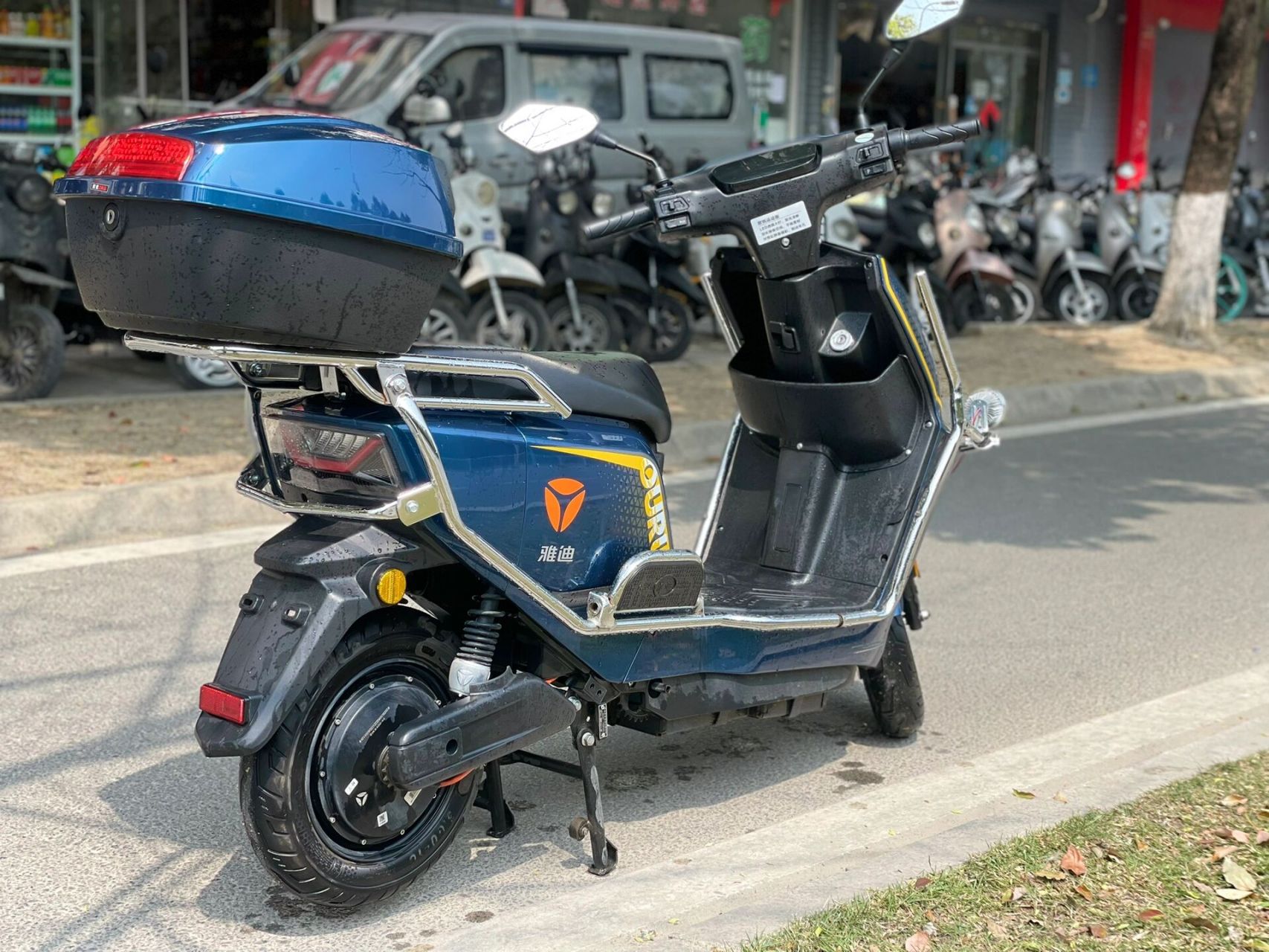 雅迪电动车-欧锐运动版 前后双碟沙刹车更稳定安全 搭载7220雅迪专用