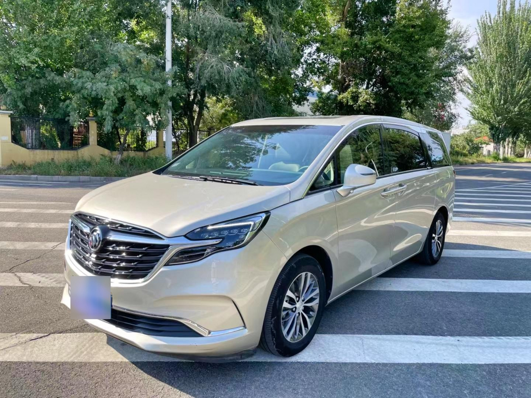 别克gl8es 油电混动,别克gl8es 油电混动  原版原漆一手车 4万公里