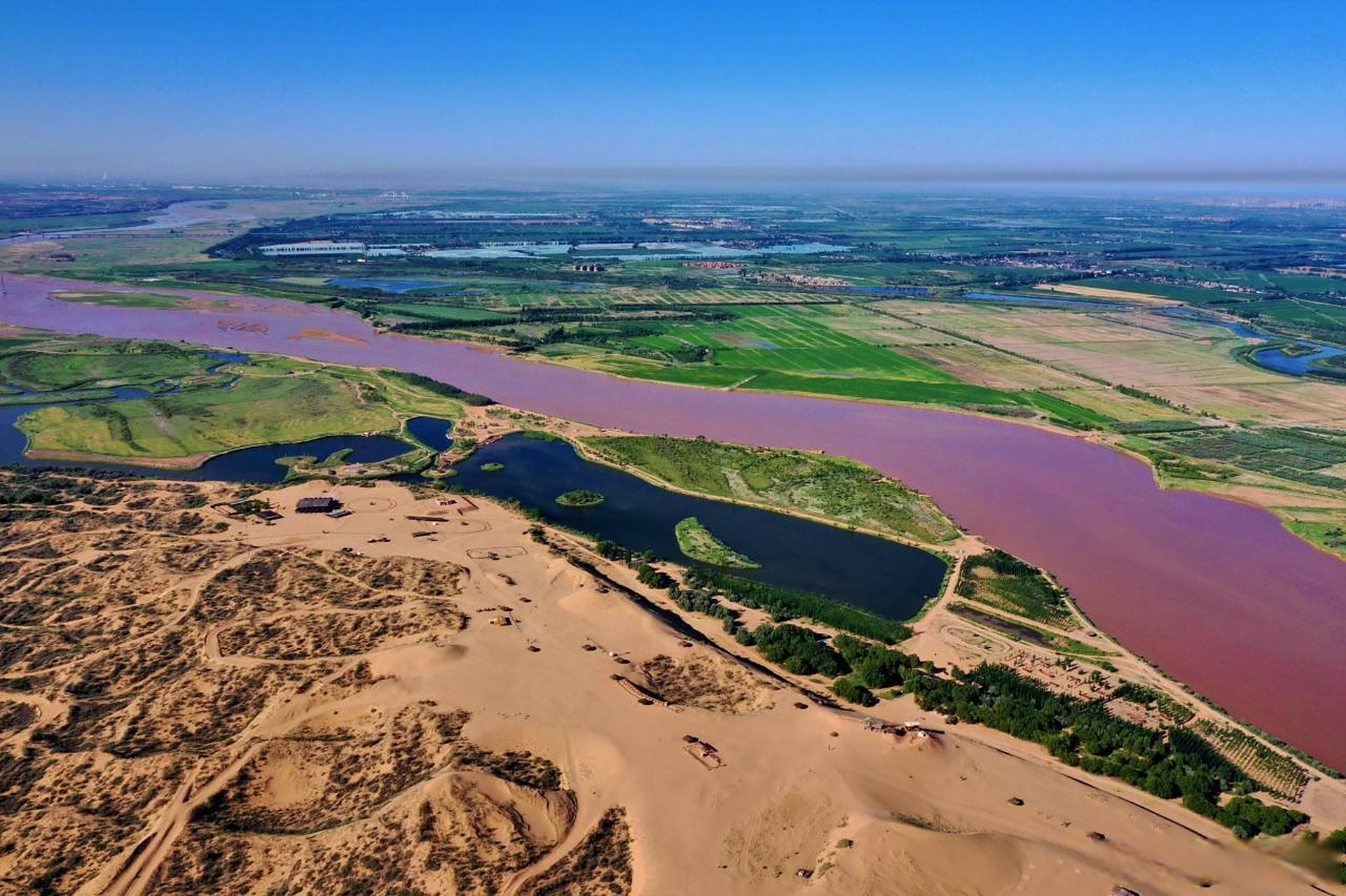 【大漠风光 黄河古韵】7月17日,俯瞰黄沙古渡国家湿地公园,大漠风光