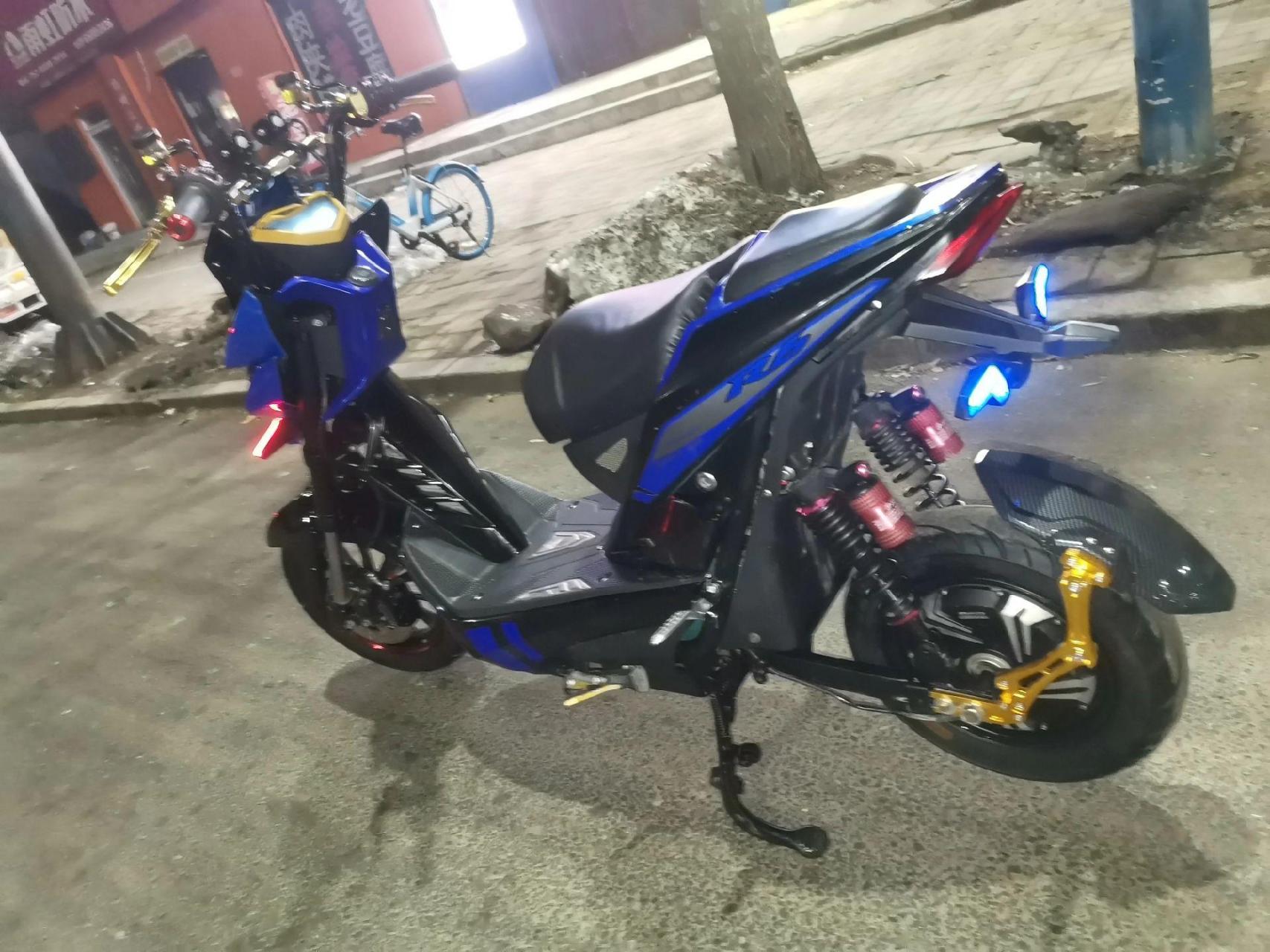 极客战狼(爱玛)~裸车2200米 带6个土豆~2600米(带充电器)  兰德7255