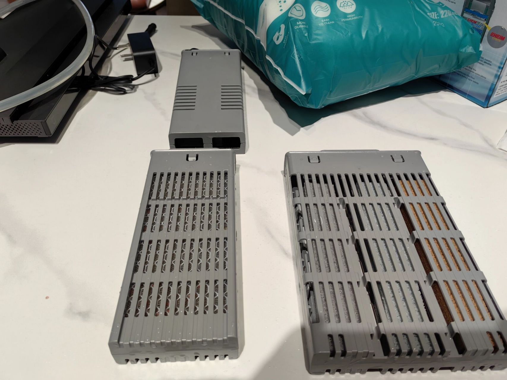 小米智能鱼缸过滤改装 小米鱼缸俗称新手快乐缸,到货后,把过滤拆看了