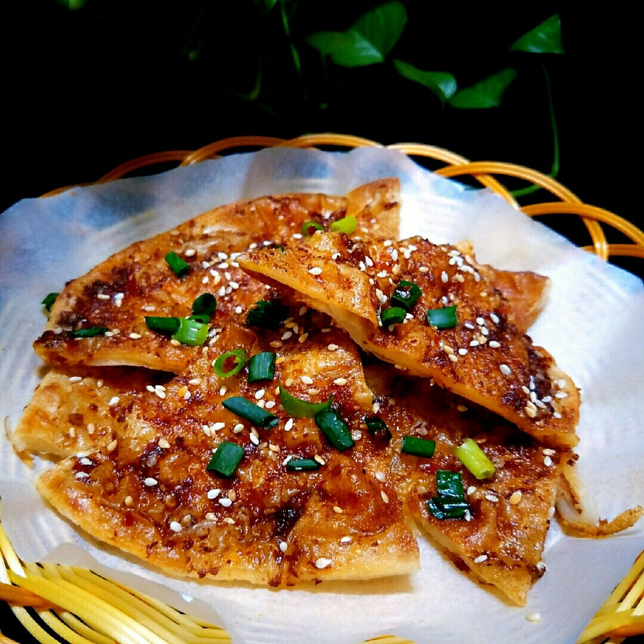 土家酱香饼# 食材 02:面粉400克,温水230-240克,郫县豆瓣酱:2勺