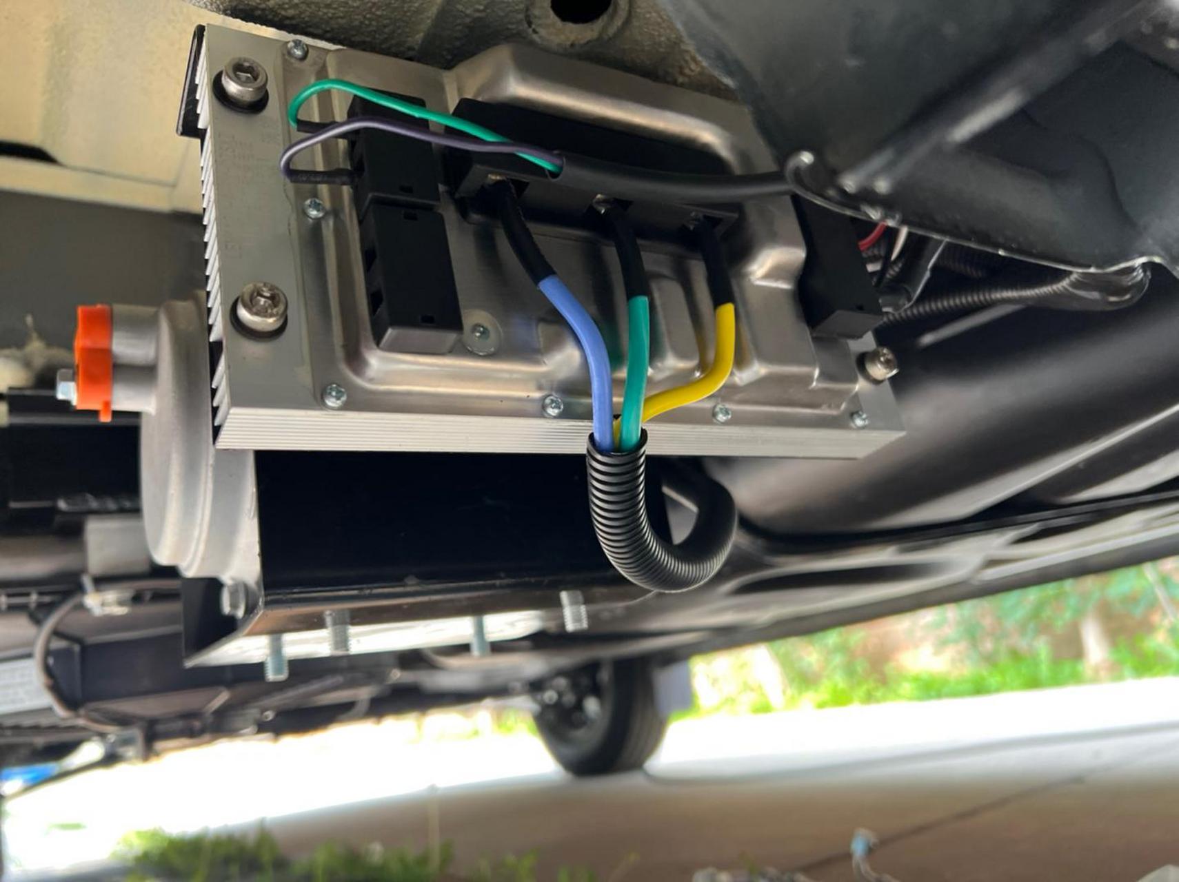 福特新全顺改装之驻车空调外机安装.