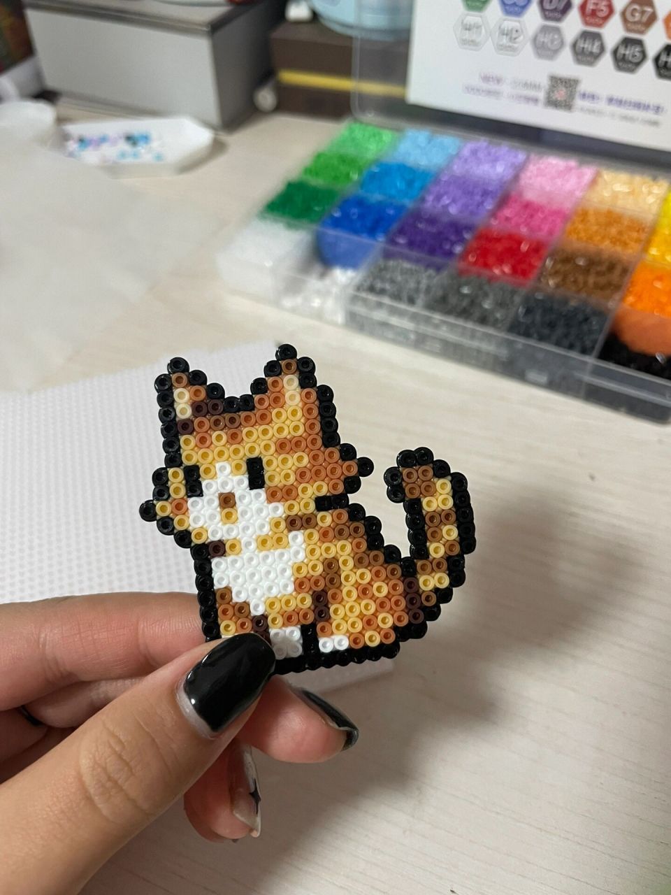 拼豆|猫咪可爱死了05   最后一页有没烫之前的 用了好几种棕眼睛要