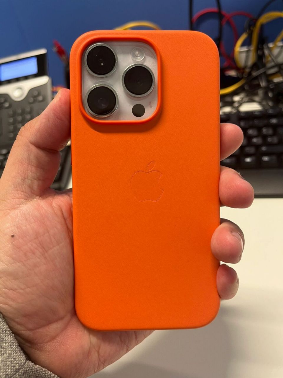 爱马仕橙的iphone14pro手机壳 官网手机壳都挺好看,但这次的橙色确实