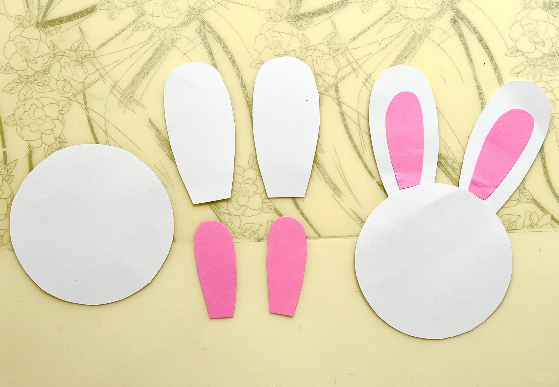 很简单的兔子头饰 用品:卡纸,剪刀,双面胶,彩笔,黏土