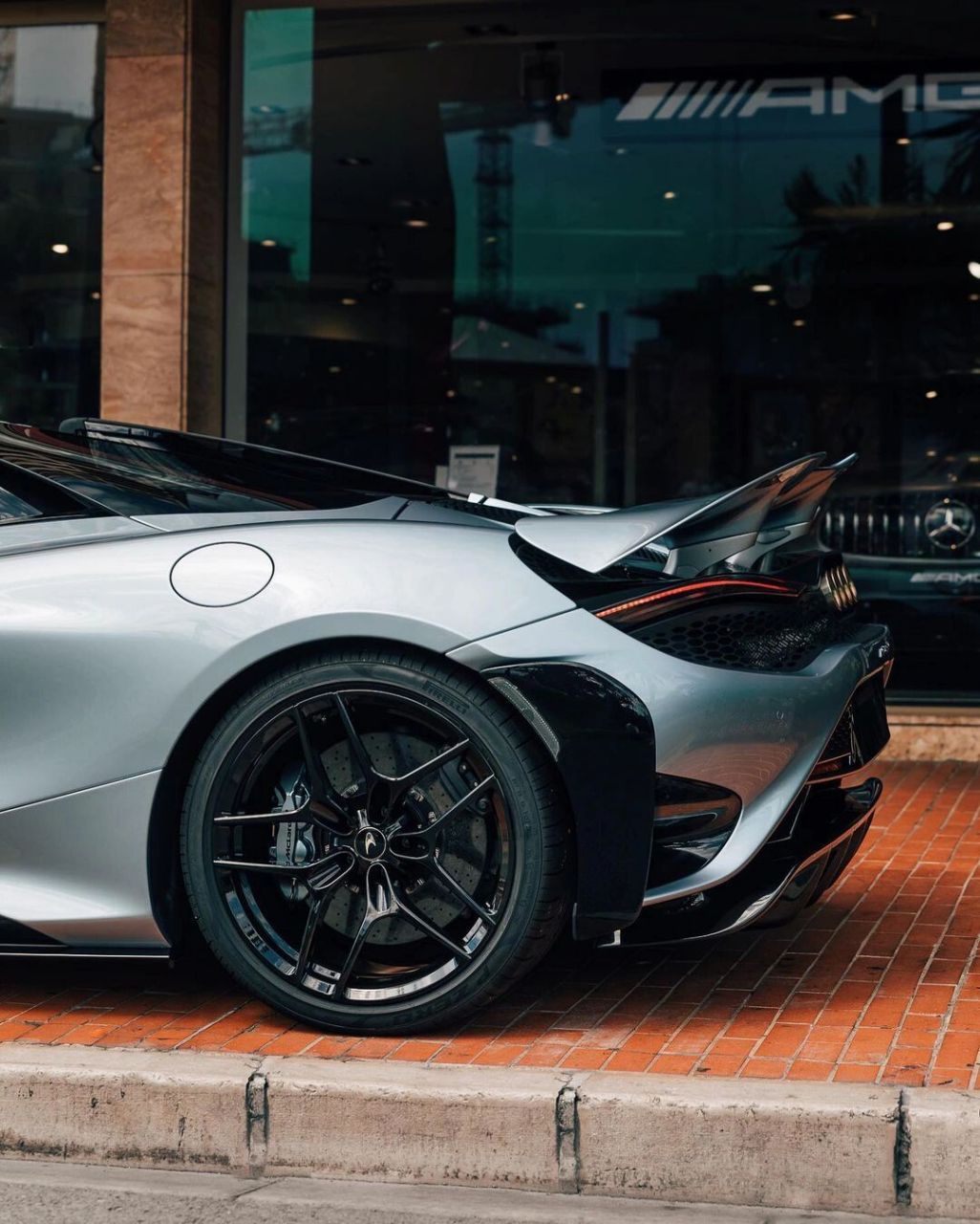 超跑# #超跑大赏# #超级跑车圈# #汽车摄影# #跑车# #迈凯伦765lt