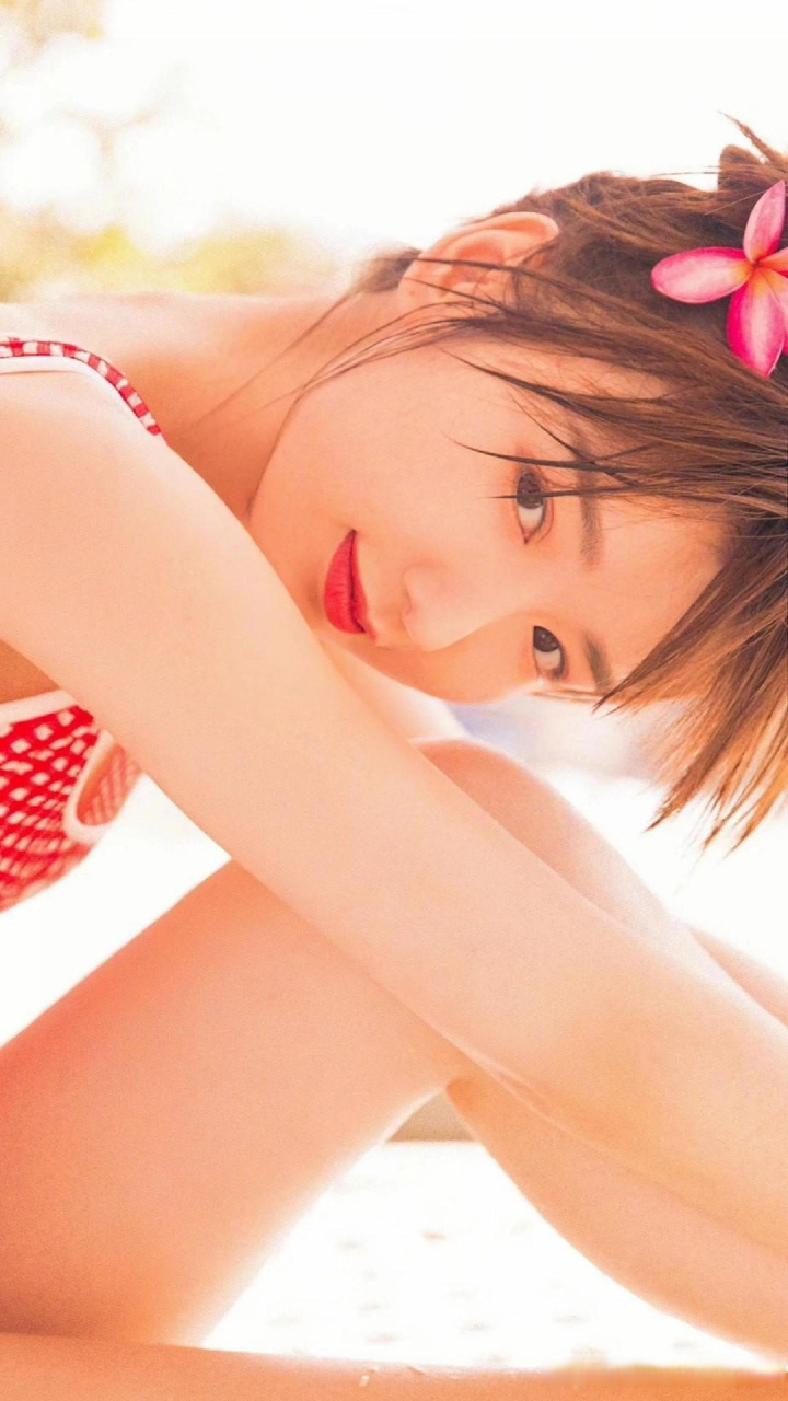 毛晓彤泳装写真:妩媚动人.