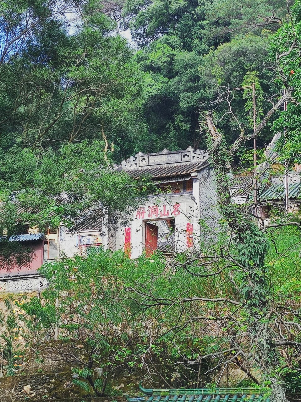 推荐一个周末旅游景点:广东清远飞霞山 飞霞山是广东八大名山之一