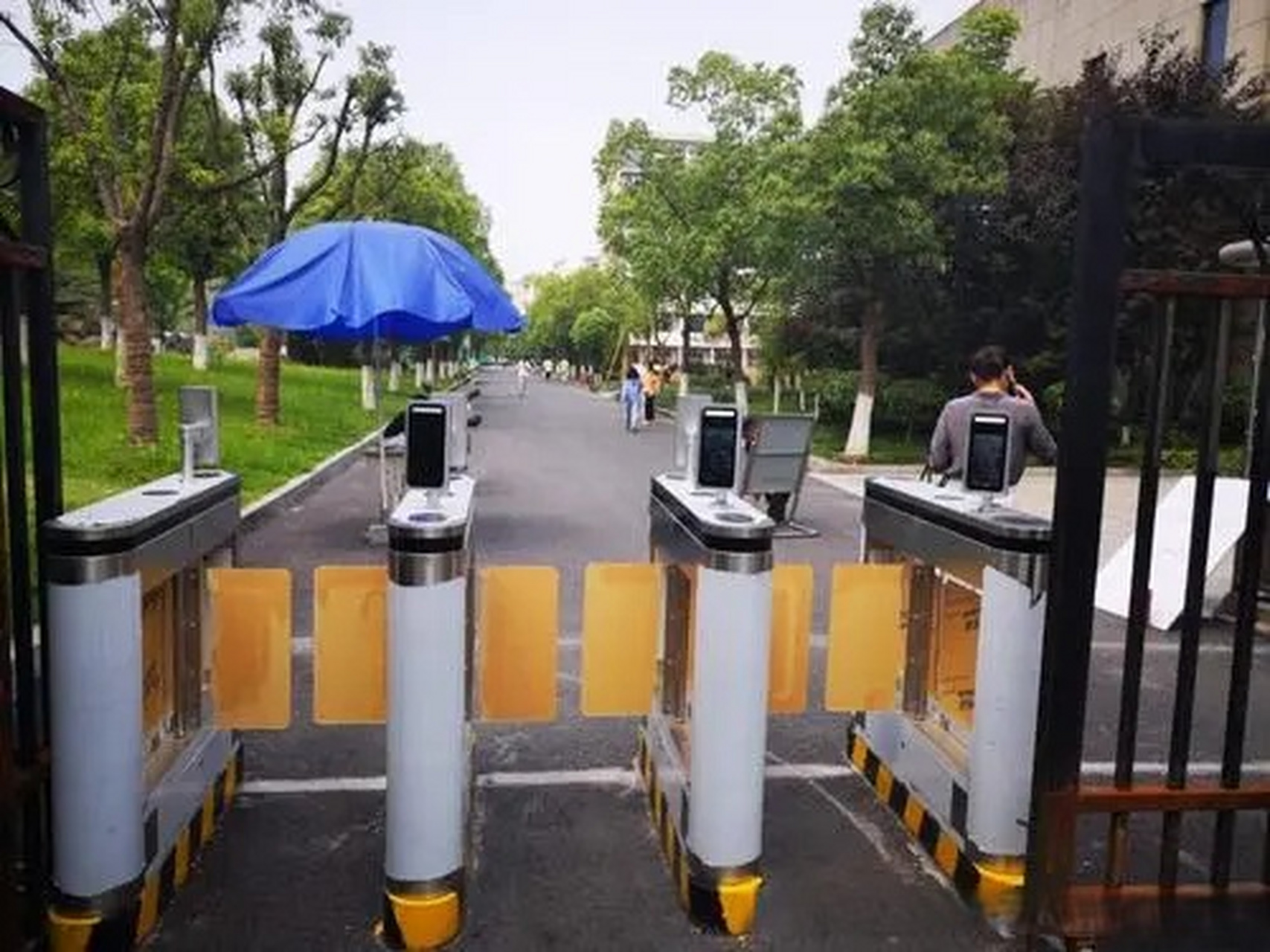 它不仅能够高效地验证游客的门票信息,还可以确保景区管理人员对游客