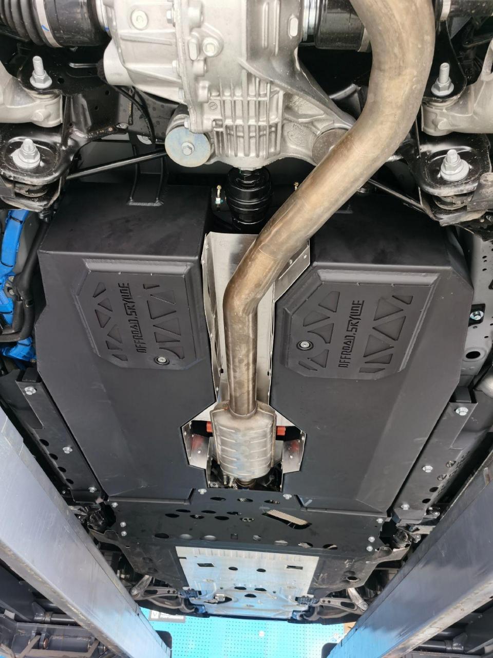 原车90升油箱 升级双油箱175升 路虎卫士升级改装