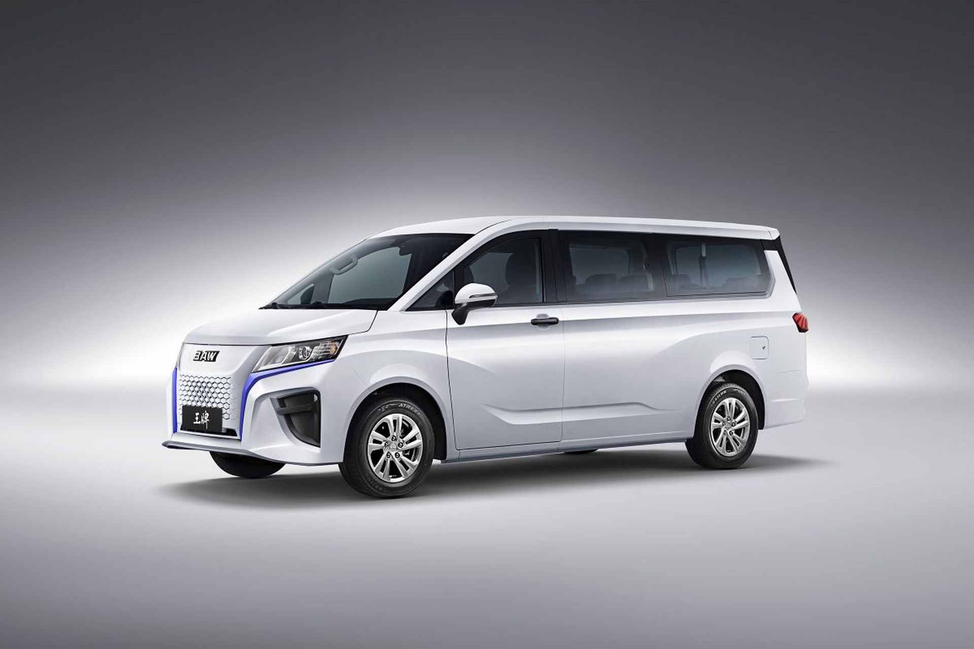 2023款北汽王牌m7,国产阿尔法,七/九座纯电大mpv商务车,续航401公里