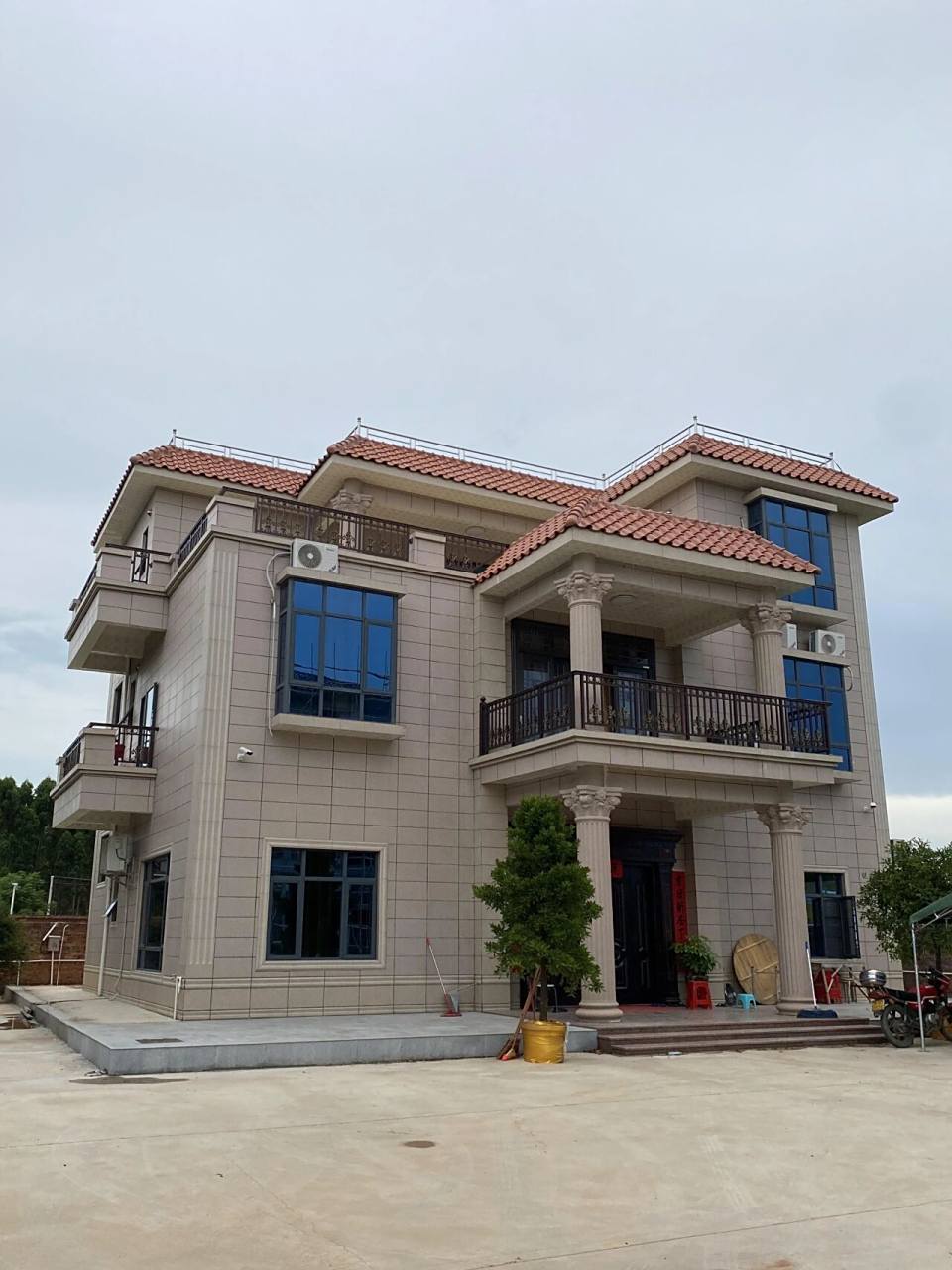 农村自建房|看看300x600mm的外墙砖效果  位于广东的外墙砖实景案例