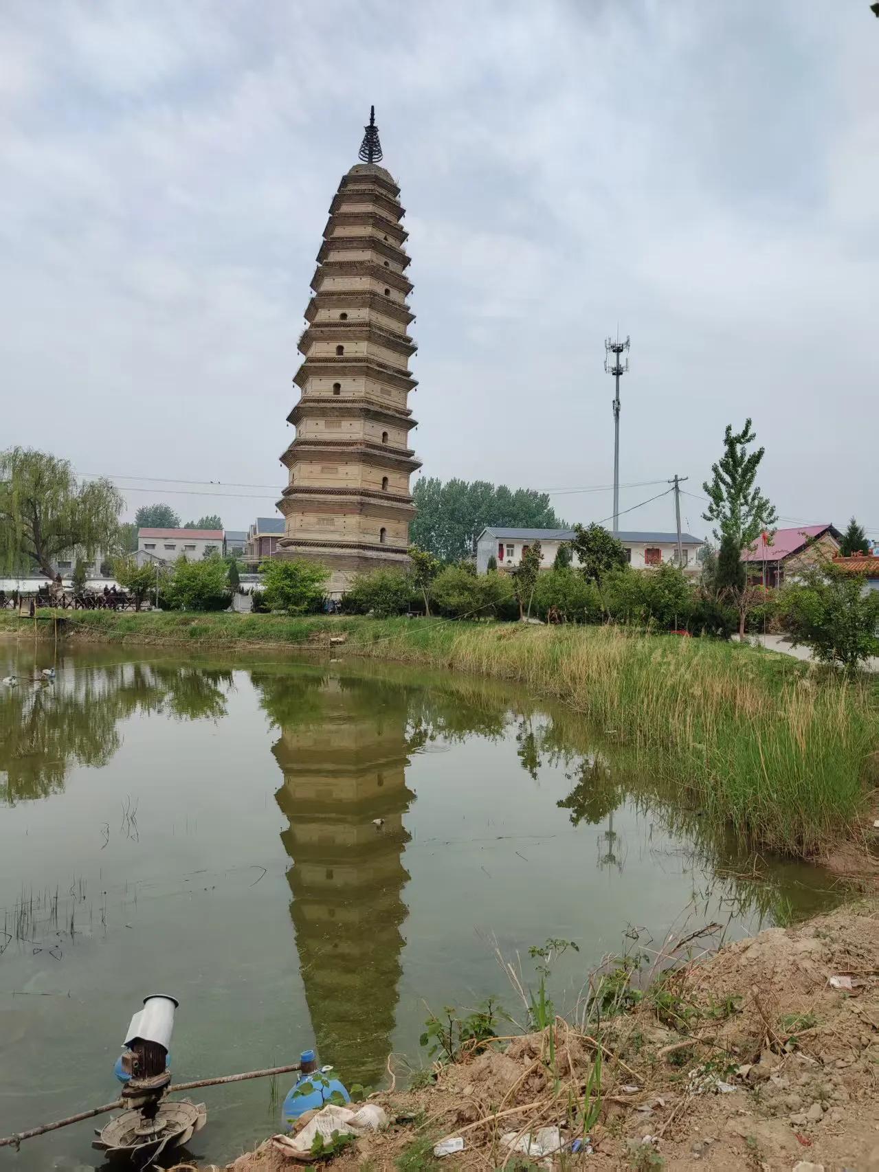 分享手机随手拍河南省原阳县斜塔