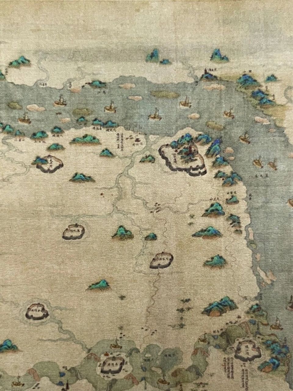 京杭大运河"漕运图卷",绘制于清代乾隆年间,右起北京,左至杭州,以地图