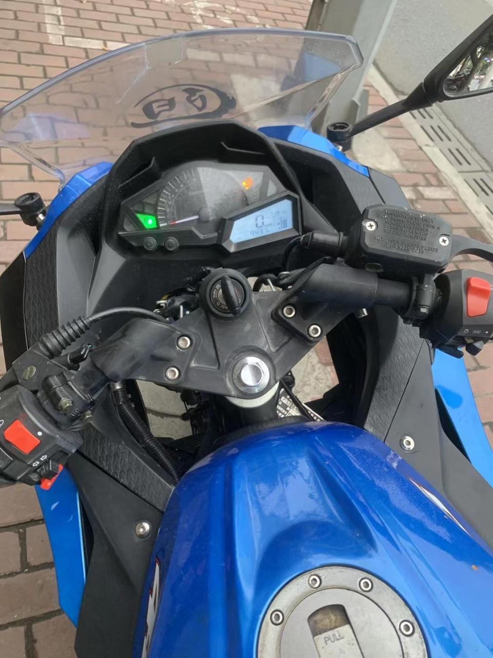 2020年小忍者,350cc排量趴赛,带牌证手续齐全,9000多公里车况精品,6档