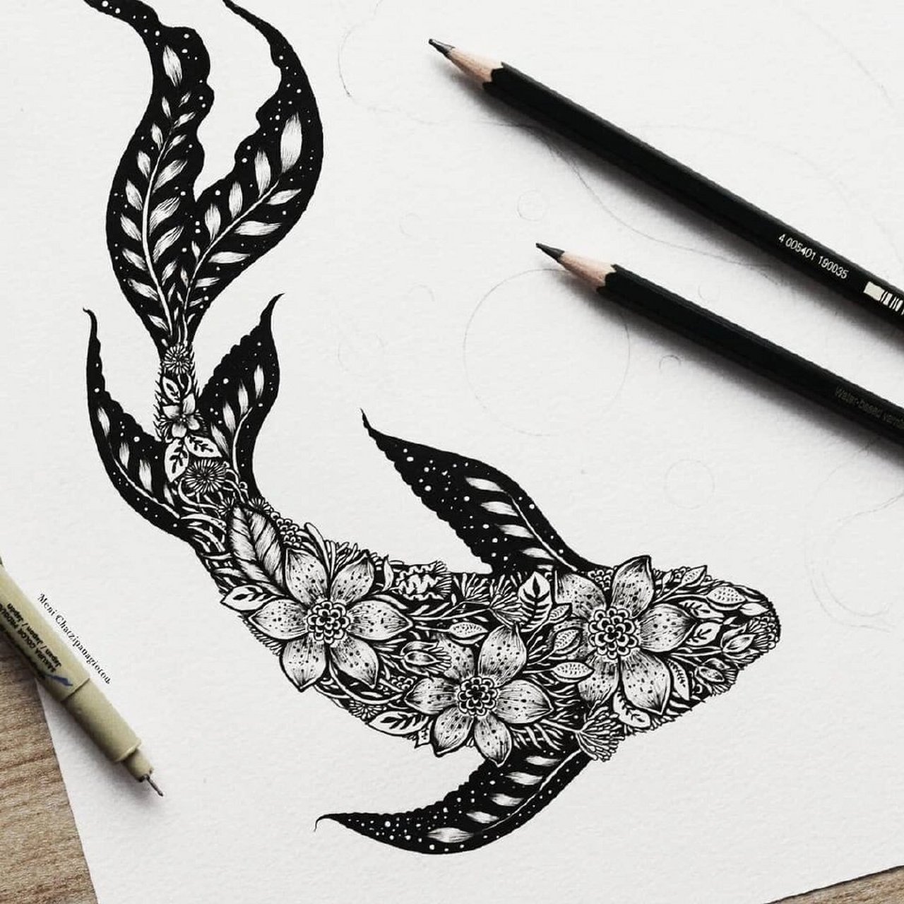 黑白装饰画 创意手绘|鱼96 利用金鱼外轮廓进行创作,鱼内画上花卉