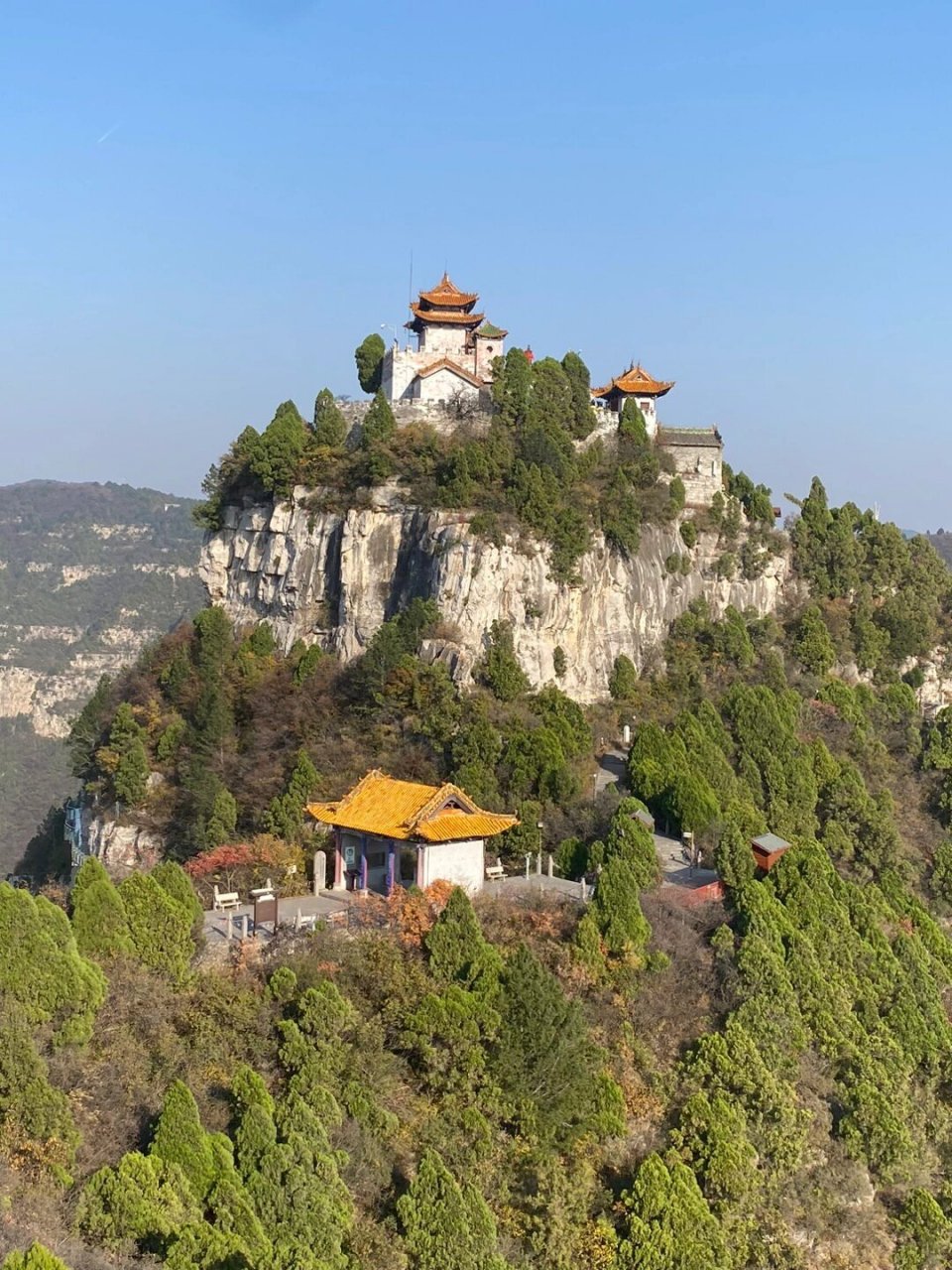 珏山景区(一) 山西省泽州县珏山风景区又名角山,主峰海拔973米,珏山