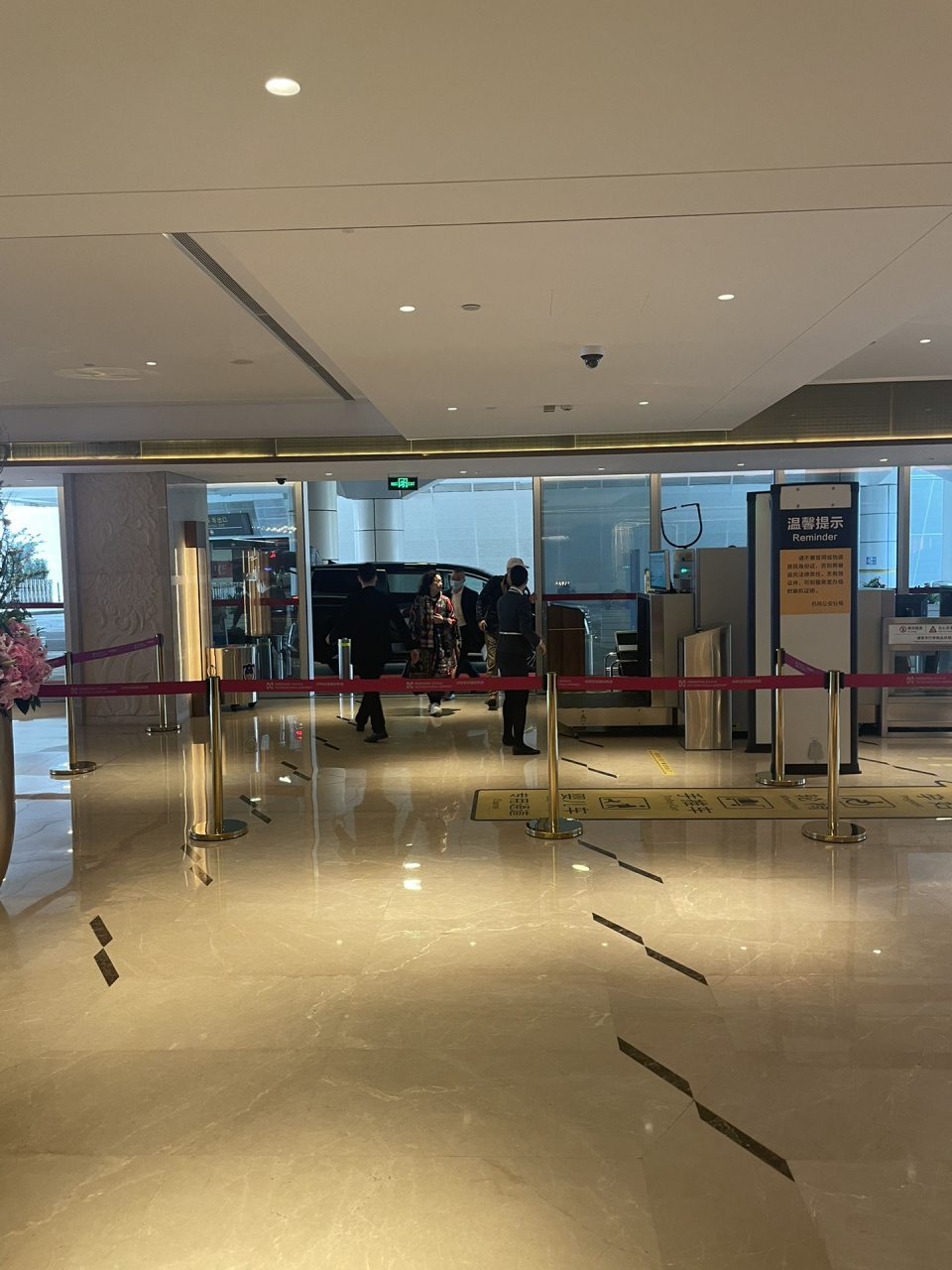 深圳机场贵宾厅 1号厅面对公众开放,2号厅副部级以上.