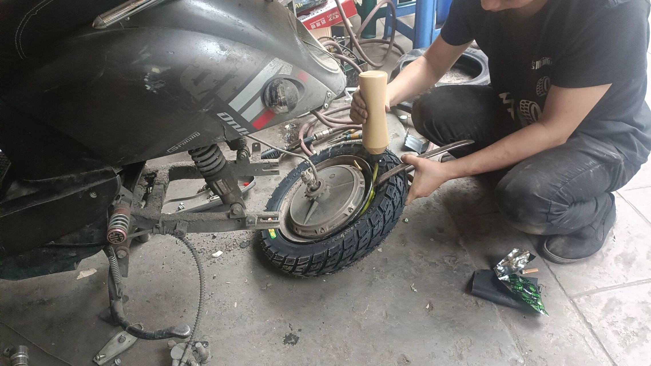 电瓶车今天换了后胎,花了100元 你们换后胎多少钱,今天大半天白干