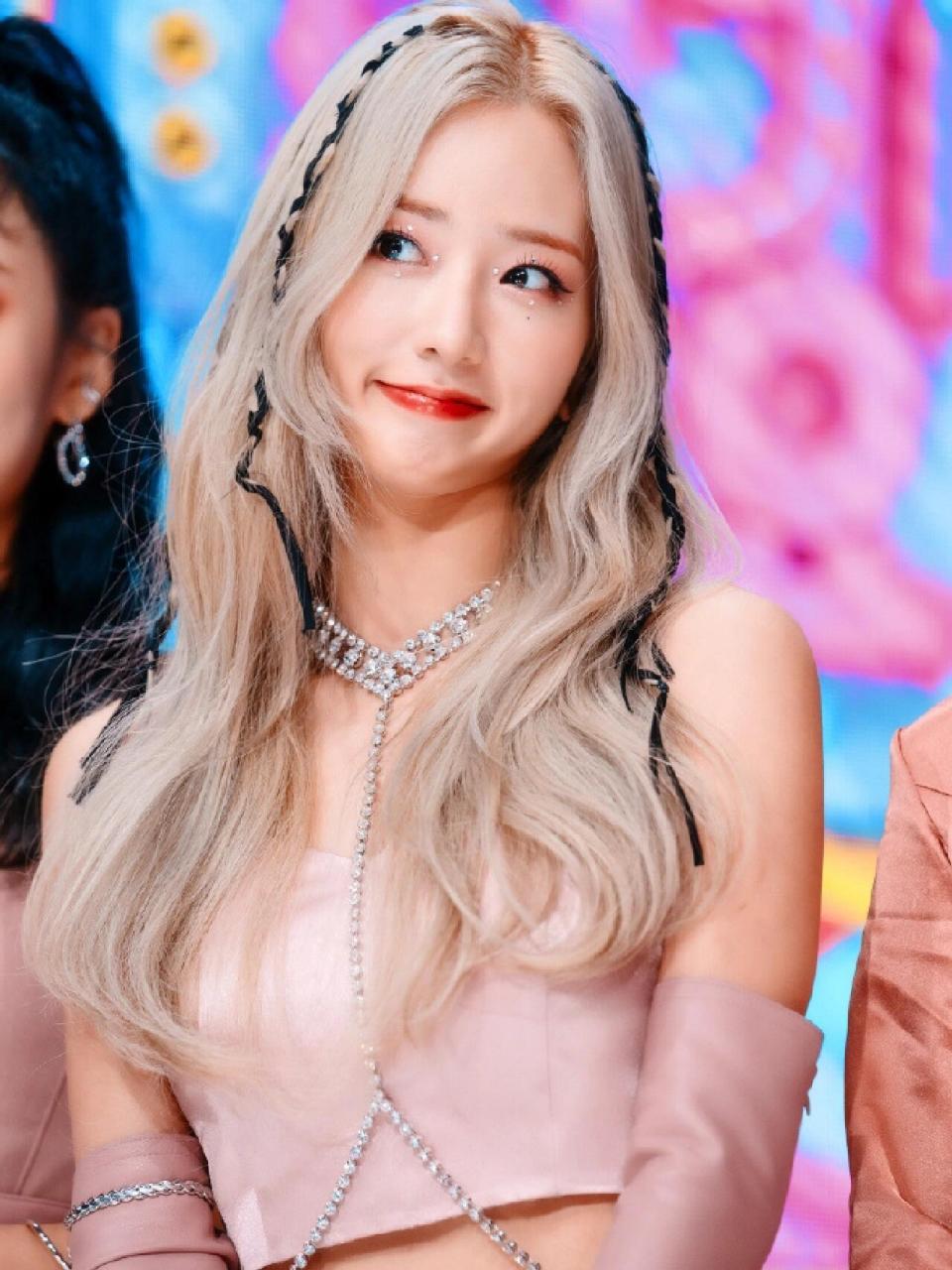 apink尹普美和黑眼必胜rado恋情公开,两人相差9岁,恋爱8年03 出道第