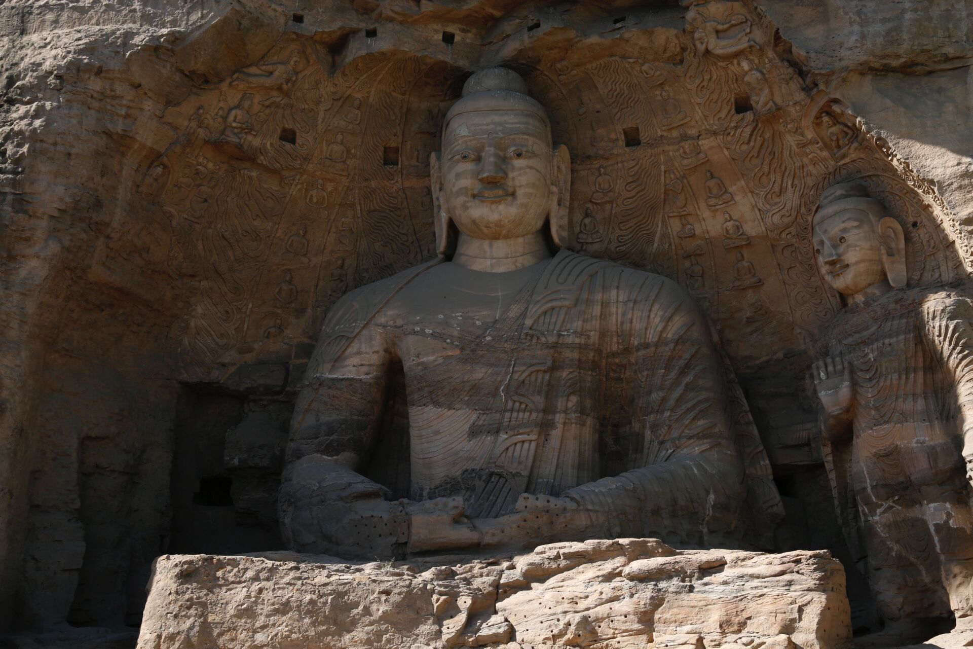 旅行之书|云冈石窟 云冈石窟(yungang grottoes)位于中国山西省大同市