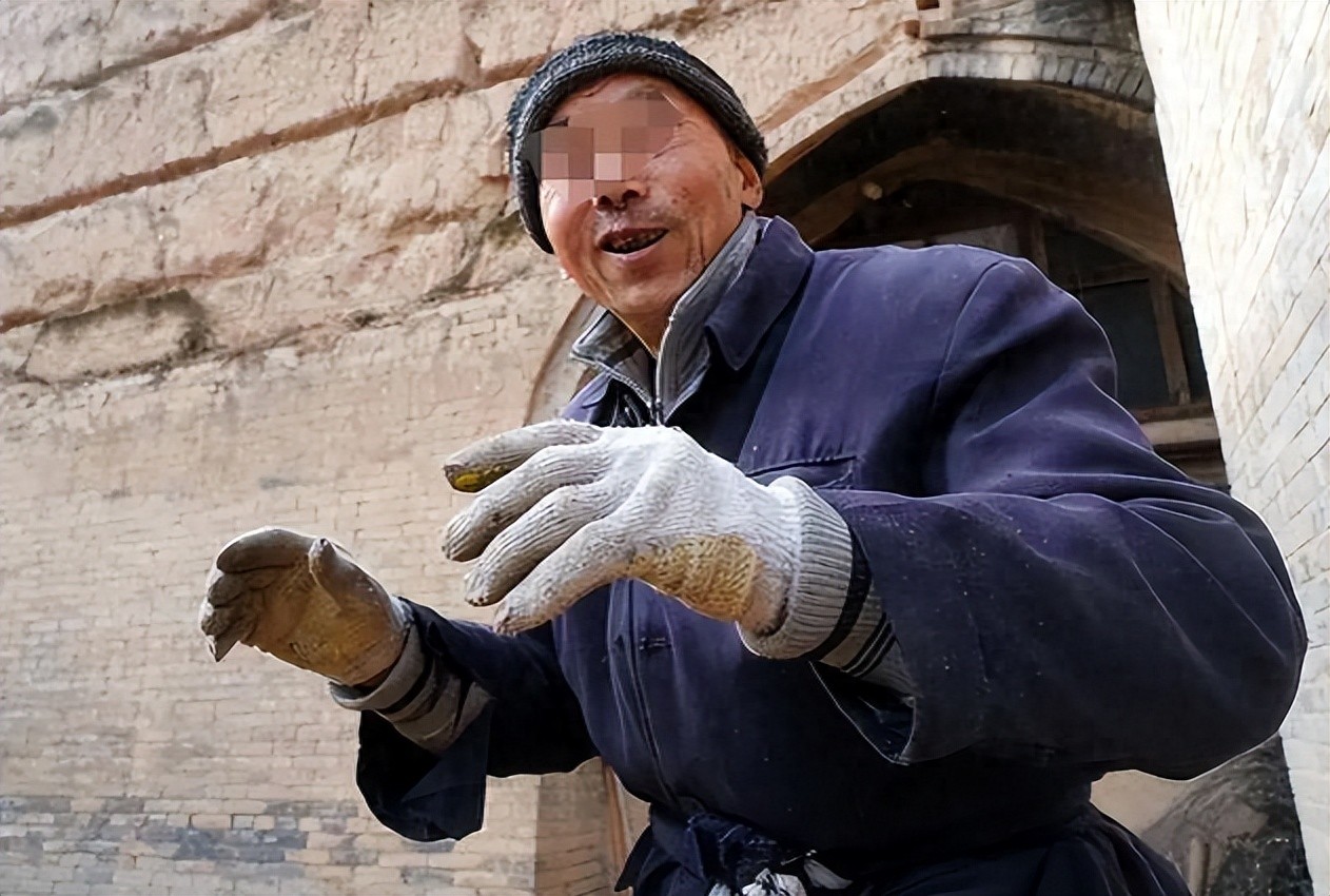 女儿婚礼在即,他忙得团团转,不过这次他有个特别的任务